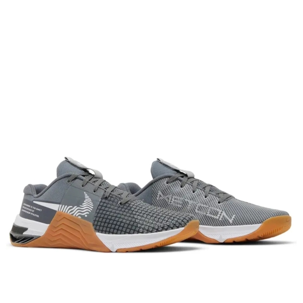 NEW Nike Metcon 8 Gray Athletic Shoes with Gum Sole